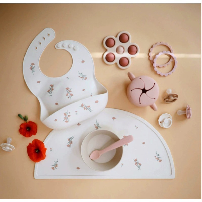 بدلة مريلة تغذية لطيفة، مريلة  - مراجعة Silicone Baby Bibs وسعره