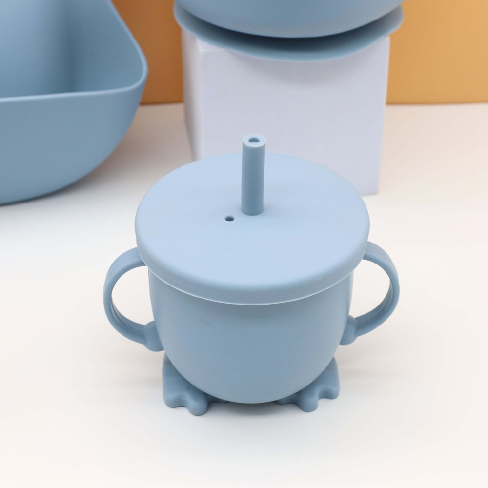 مجموعة أدوات مائدة طعام الأطفا - مراجعة Silicone Baby Bibs وسعره