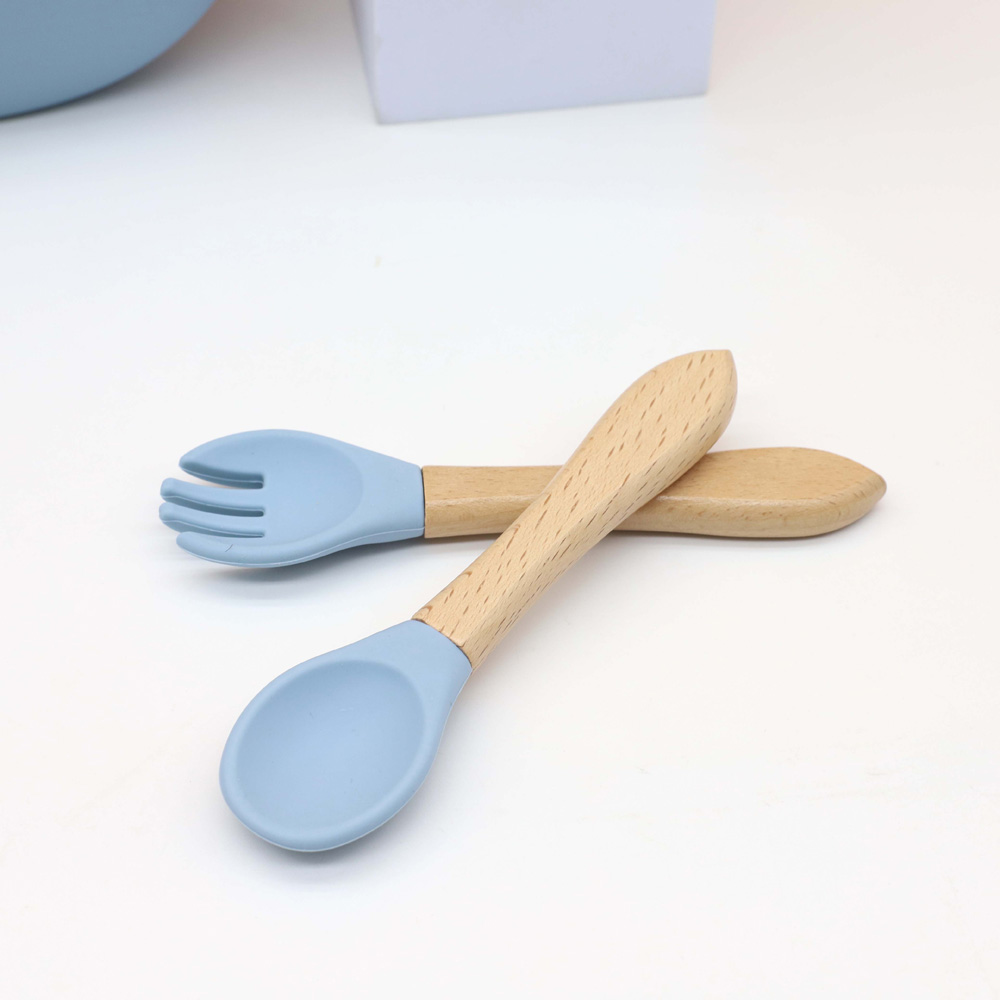 مجموعة أدوات مائدة طعام الأطفا - مراجعة Silicone Baby Bibs وسعره