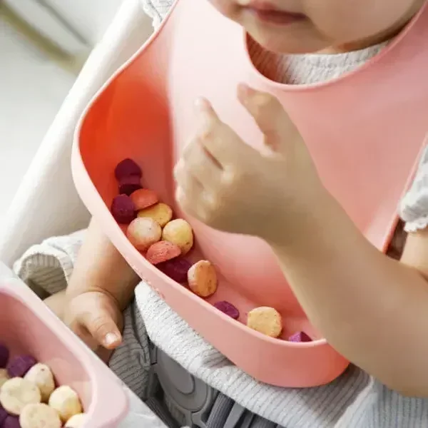 أدوات مائدة من السيليكون للأطف - مراجعة Silicone Baby Bibs وسعره